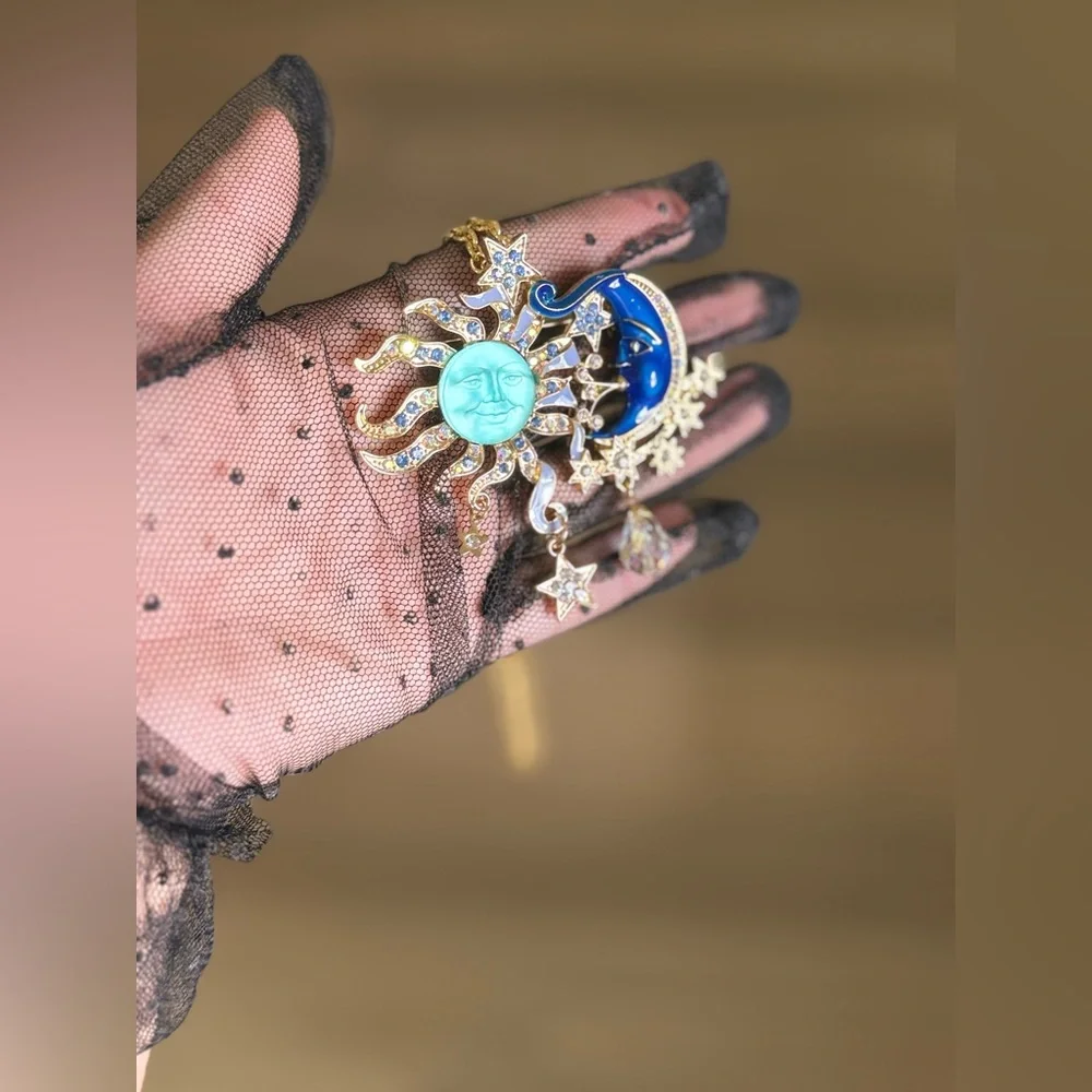 ✨ Sun & Moon Pendant Necklace / Brooch – 2-in-1 ✨